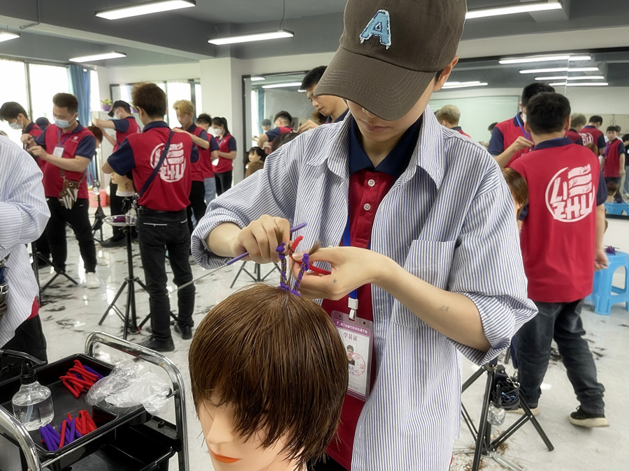 煙花燙這樣護(hù)理才持久，零基礎(chǔ)燙發(fā)教學(xué)