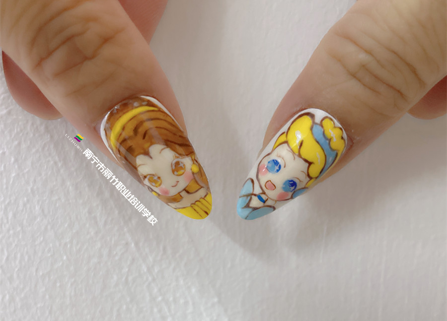 手繪卡通美甲，南寧美甲職業(yè)教育作品