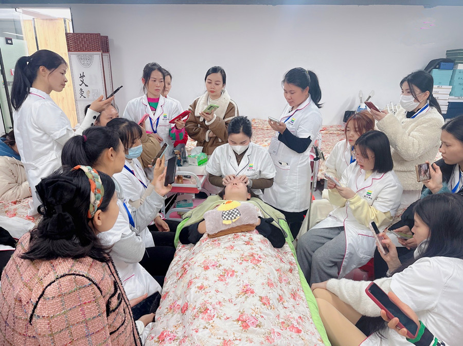 南寧頭療技師：為什么要經(jīng)絡(luò)梳梳頭？