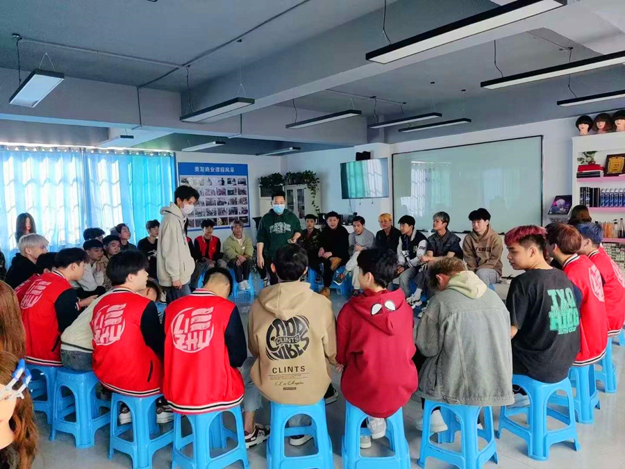 為什么他們都選廣西美發(fā)職業(yè)學(xué)校？