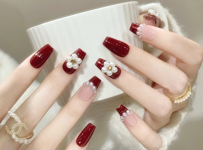 紅色新年美甲，美甲圖片2024新款式