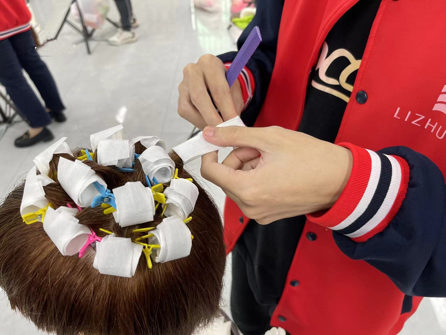 發(fā)根定位燙怎么操作？廣西燙染培訓(xùn)