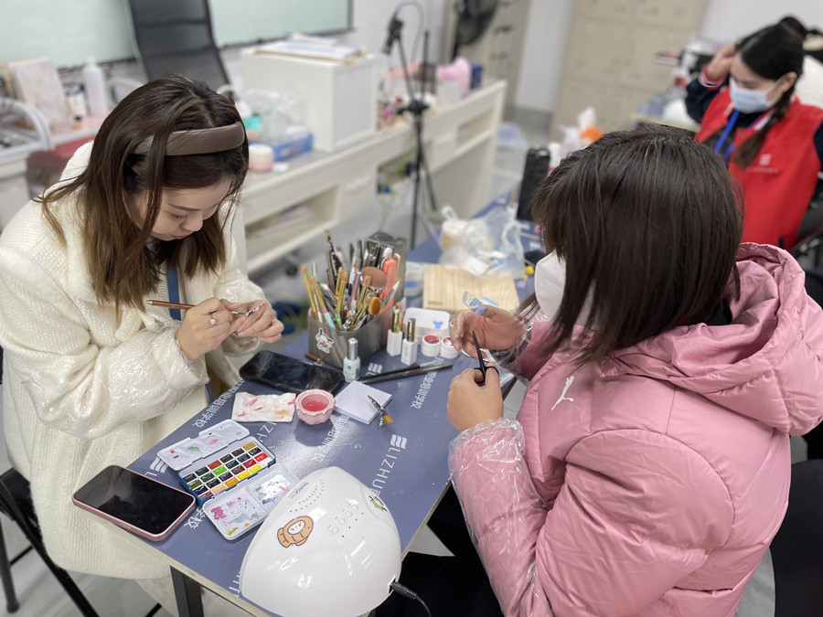 拋光條會(huì)傷害指甲嗎？南寧美甲專業(yè)培訓(xùn)班