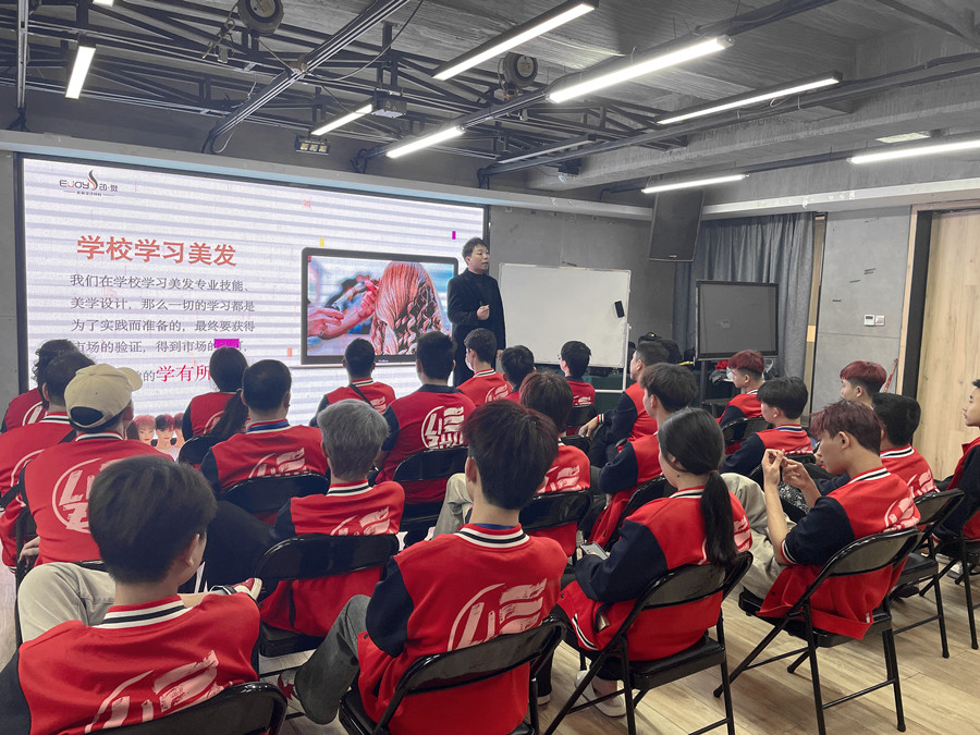 美發(fā)畢業(yè)班就業(yè)宣講會：印·覺形象設(shè)計機構(gòu)