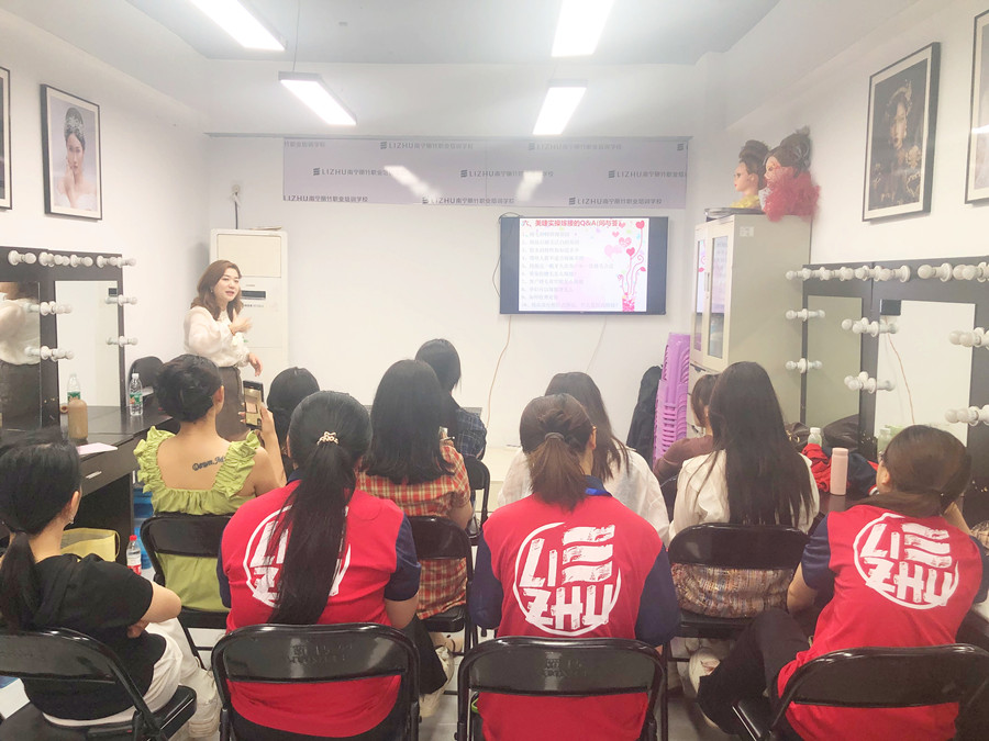 ?南寧美睫培訓(xùn)開班，3月27日如約而至