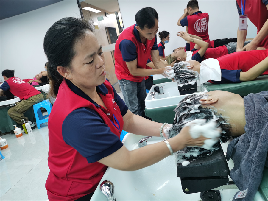 美發(fā)洗護(hù)的流程，廣西專(zhuān)業(yè)洗護(hù)班課堂實(shí)況