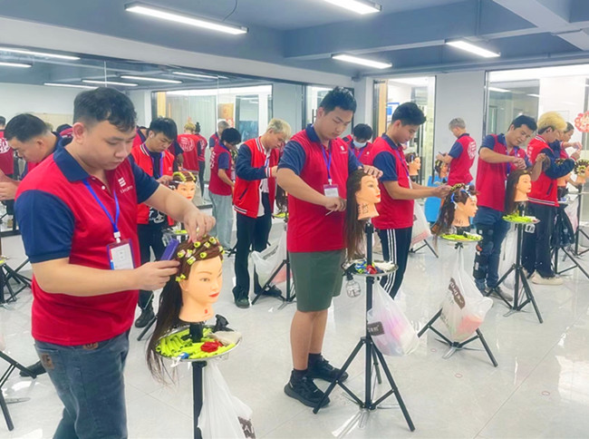 南寧燙染培訓學校課堂練習花絮