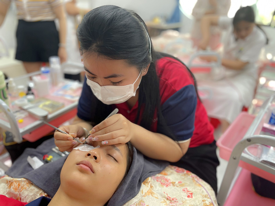 常見(jiàn)的美睫方式，南寧西鄉(xiāng)塘區(qū)美睫學(xué)校講解