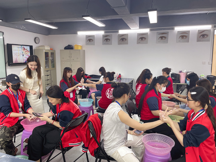 美甲手部護(hù)理的好處，南寧美甲培訓(xùn)課程講解