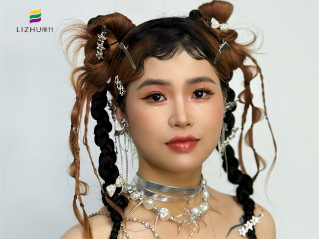 千禧甜辣妝，實(shí)力詮釋南寧彩妝學(xué)校哪家好？