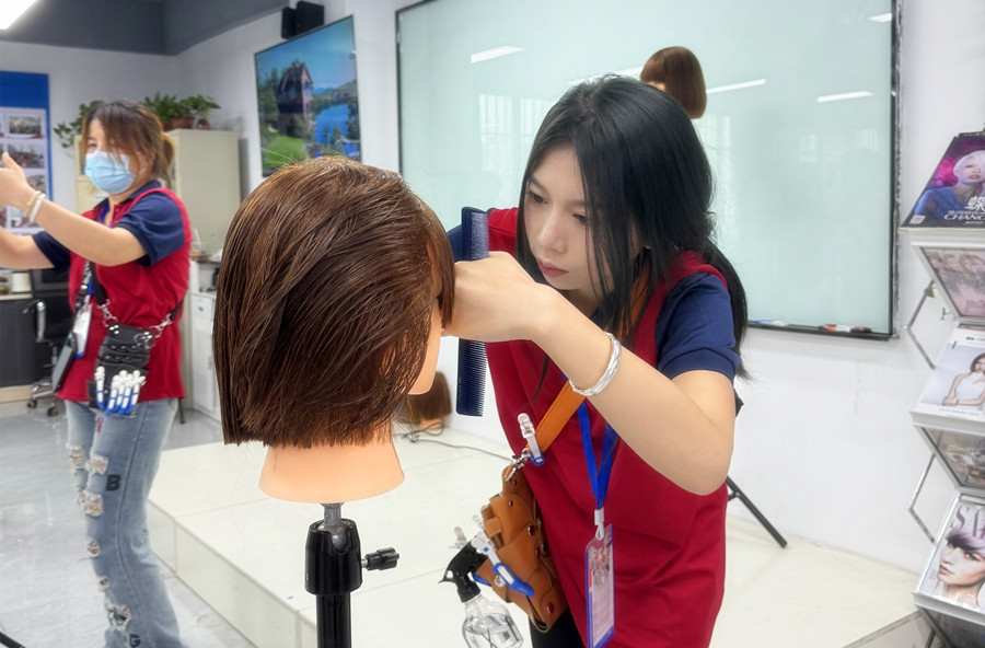 南寧美發(fā)培訓(xùn)課程：經(jīng)典廂式齊裝是什么？