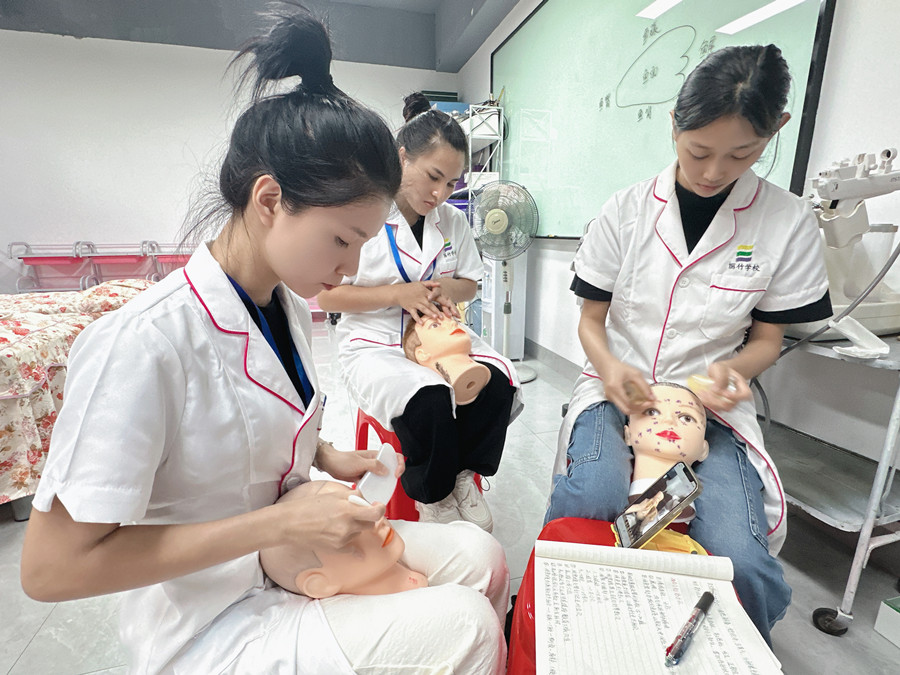 眼部疏通的必要性，廣西美容中醫(yī)學(xué)校講解