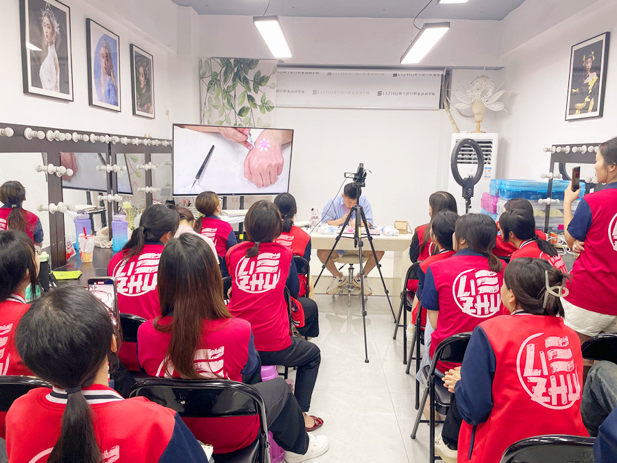 什么是面部彩繪？面部彩繪零基礎(chǔ)學(xué)習(xí)