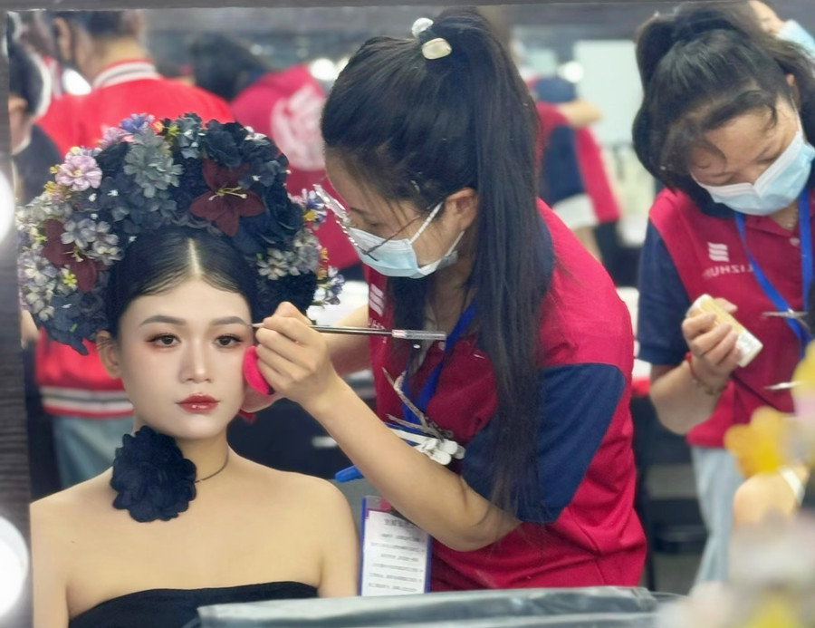 新中式簪花寫真，零經(jīng)驗(yàn)學(xué)化在廣西學(xué)員作品