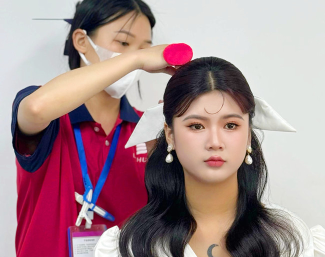 廣西新娘跟妝學(xué)校學(xué)員作品：韓式簡約新娘