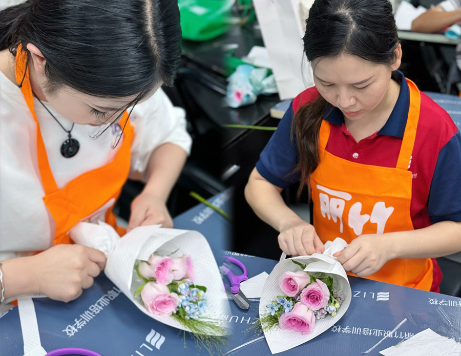 南寧花藝學(xué)校開班首日，學(xué)員收獲滿滿