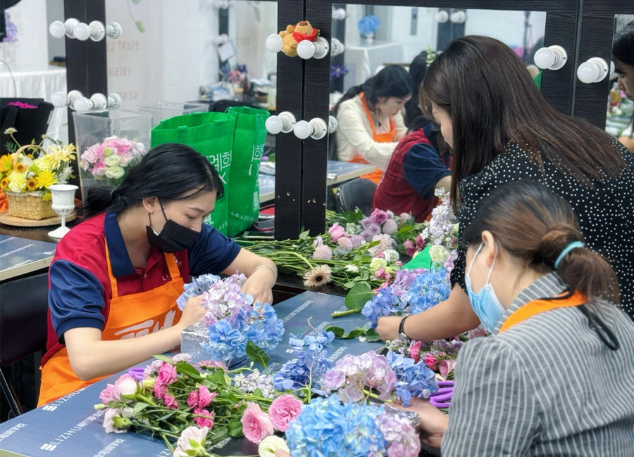 優(yōu)雅瀑布桌花布置，學(xué)花藝沒經(jīng)驗
