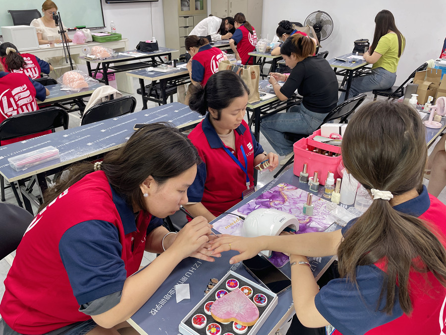 又快又好涂指甲油的技巧，廣西培訓美甲基礎教程