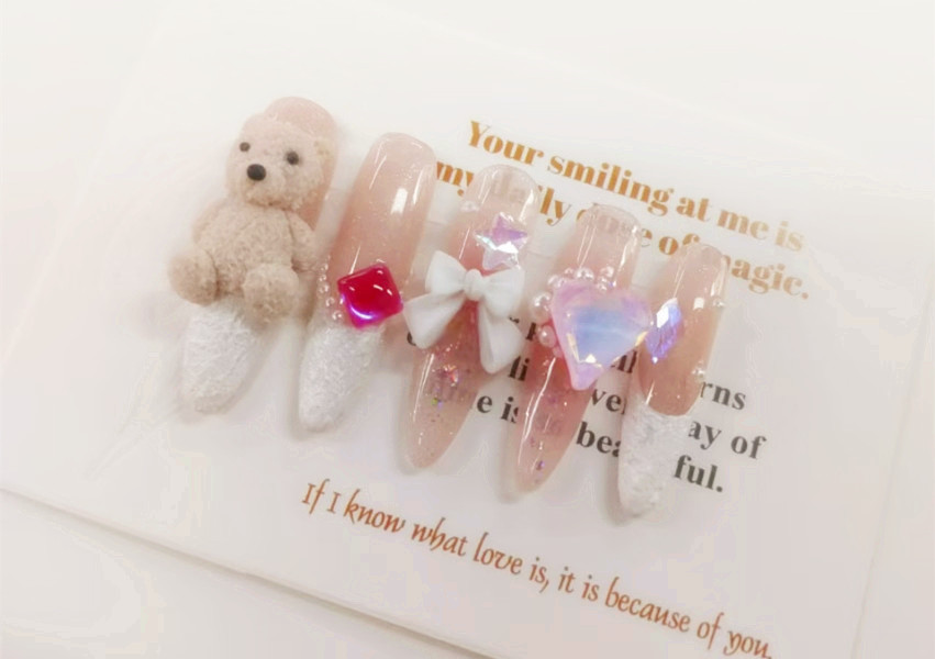 立體小熊雕花美甲，用作品告訴你南寧學美甲去哪里？