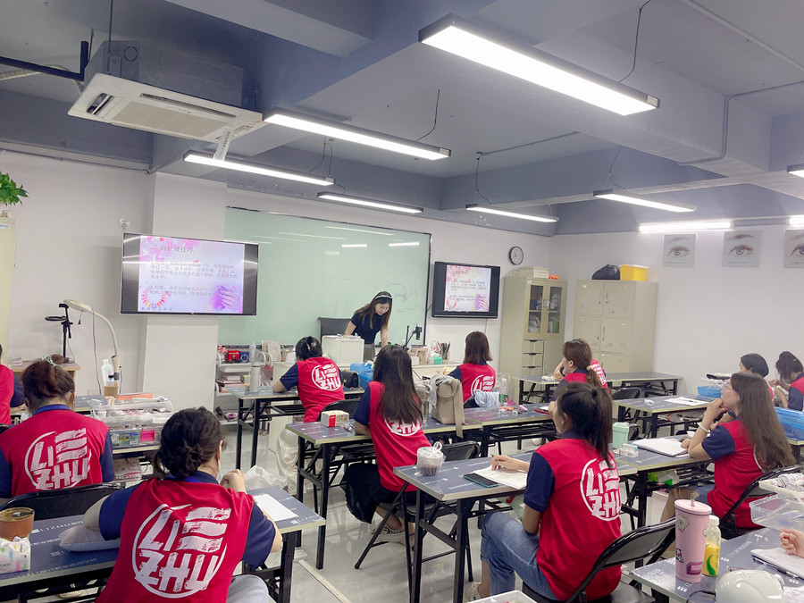 廣西學(xué)美甲零經(jīng)驗(yàn)：美甲理論知識有哪些？