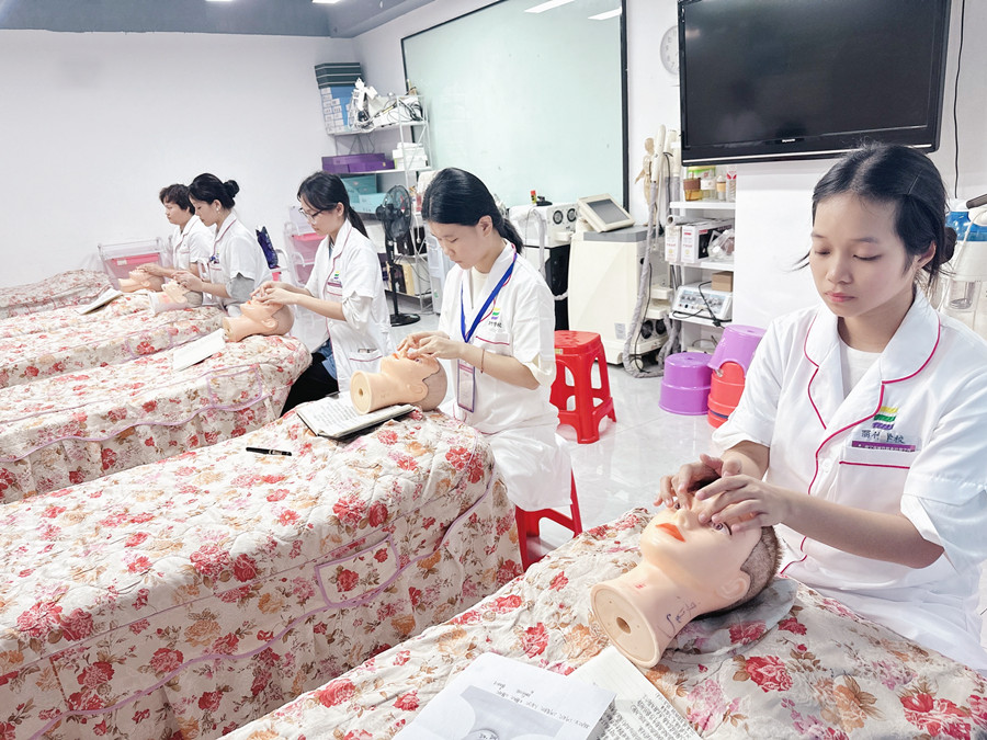 南寧培訓(xùn)美容師課程，從認(rèn)識(shí)面部開(kāi)始