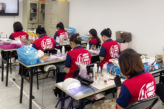 黑色系ins風(fēng)美甲，廣西美甲名?？钍浇榻B