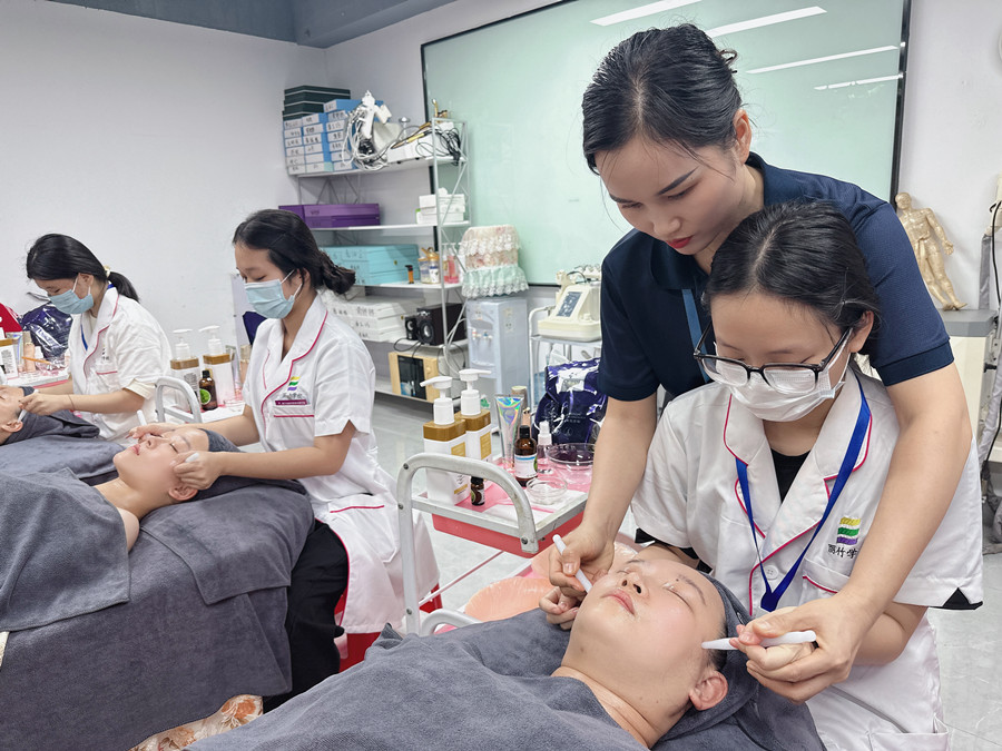 面部撥筋手法考核，南寧皮膚管理培訓(xùn)