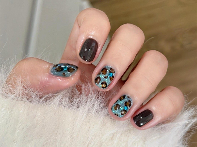 秋季豹紋美甲，南寧美甲培訓(xùn)中心分享