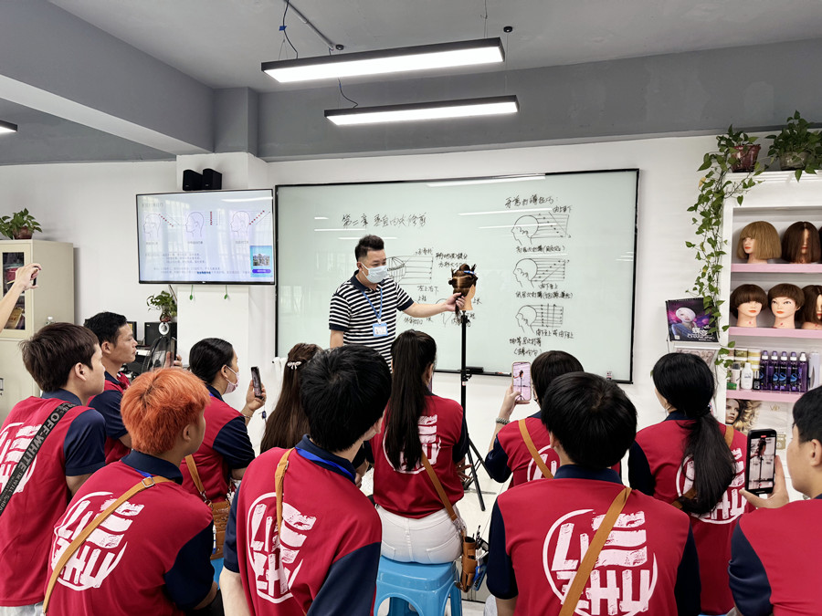 廣西南寧學美發(fā)？廣西美發(fā)學校怎么招生？