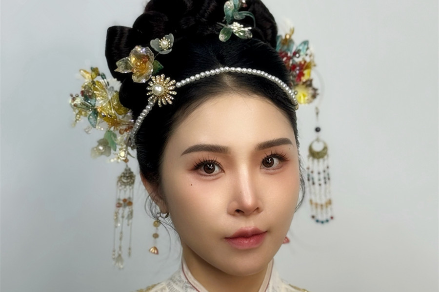 國潮新中式造型，南寧化妝新娘跟妝學校