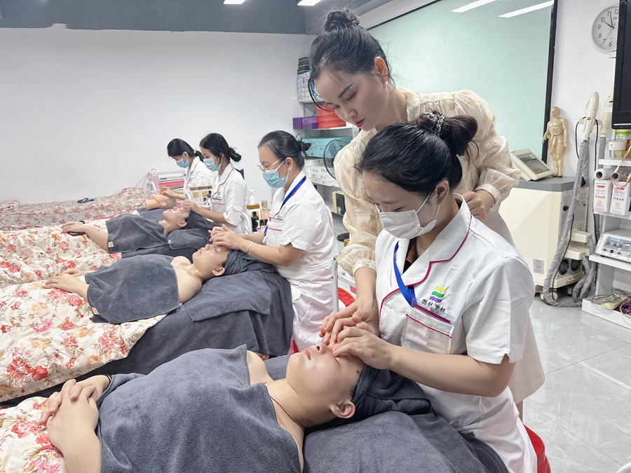 敏敏的肌膚怎么護理？廣西皮膚管理師教你