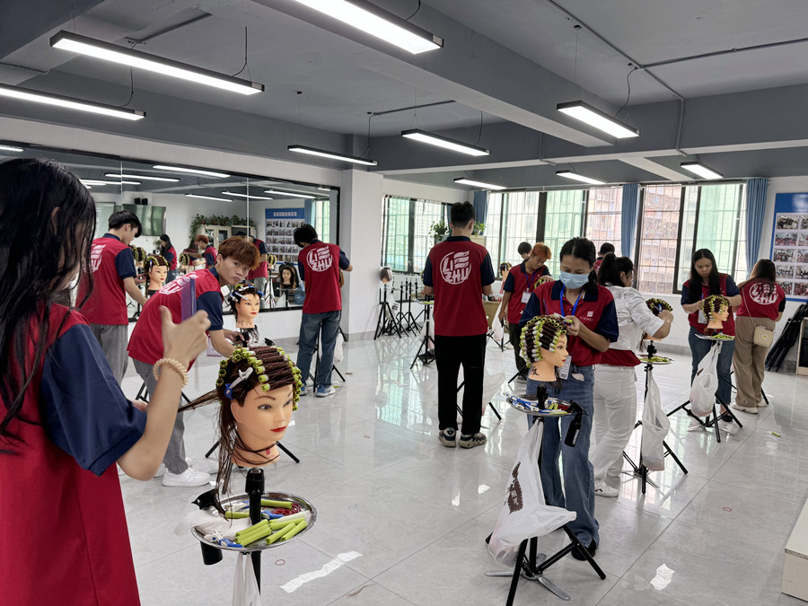 沖擊技能大賽，南寧美發(fā)培訓(xùn)學(xué)校賽前訓(xùn)練