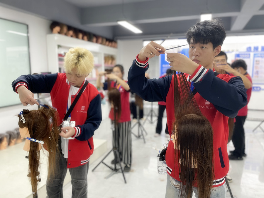 南寧理發(fā)學(xué)校：為何建議女士定期剪發(fā)？