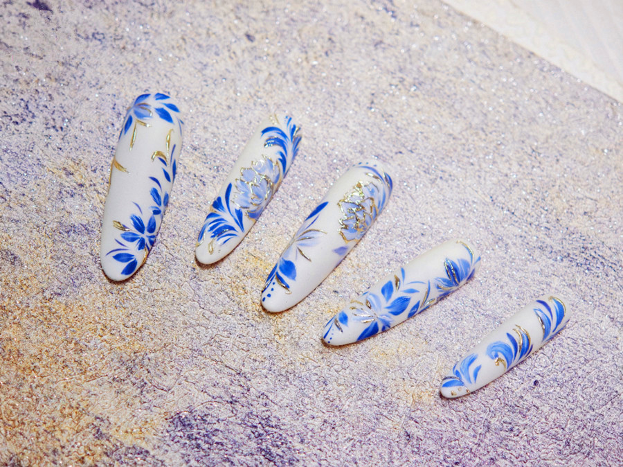青花瓷美甲，美甲款式小紅書