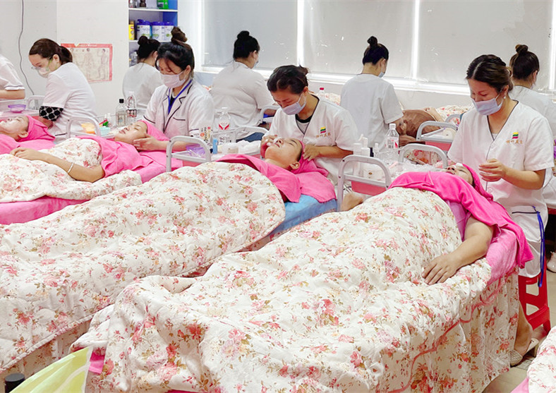 南寧皮膚管理美容：如何使用面霜護(hù)膚？