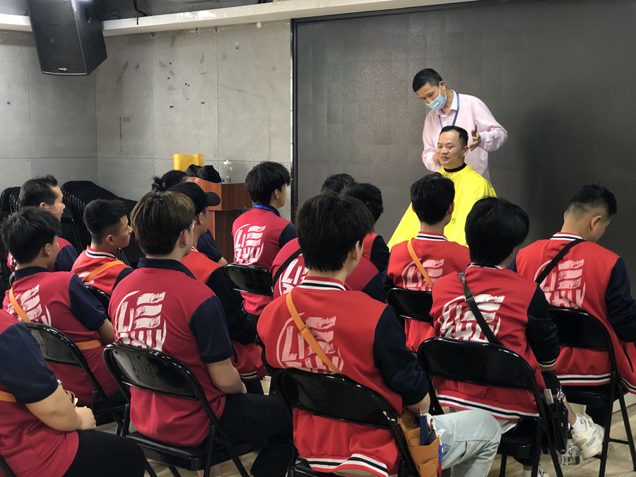 南寧學(xué)快剪：理發(fā)培訓(xùn)都要學(xué)哪些內(nèi)容？