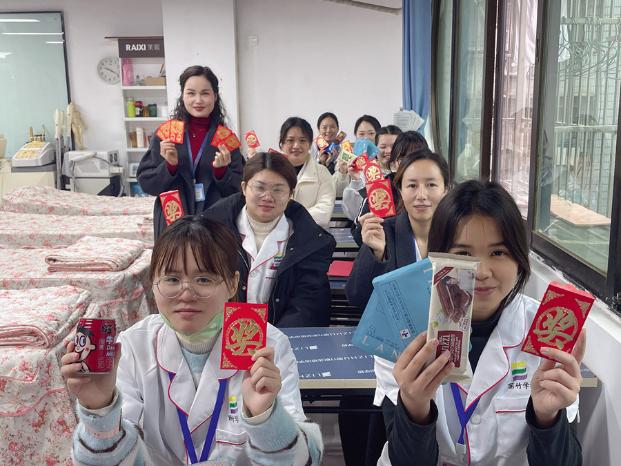 美容班的開(kāi)學(xué)儀式感，南寧美容培訓(xùn)校園活動(dòng)