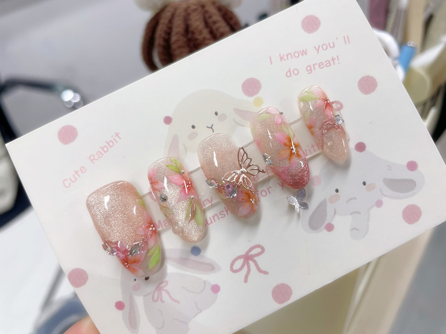 春日貓眼彩繪美甲，南寧美甲店推薦網(wǎng)紅款作品