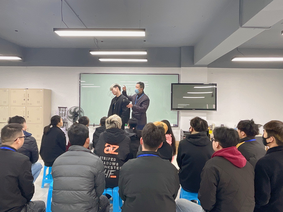 起發(fā)腳是什么？南寧學理發(fā)剪發(fā)培訓