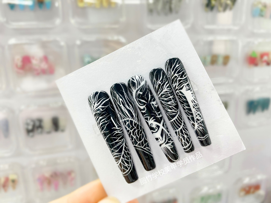 國風線條美甲，南寧學美甲哪里專業(yè)？