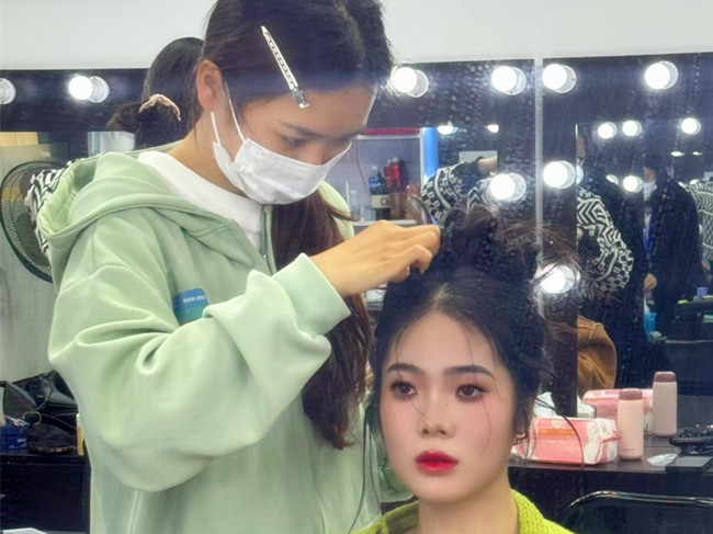 千金禮服造型，廣西高彩造型學(xué)校學(xué)員作品