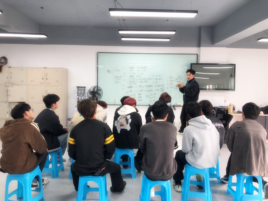 美發(fā)店常用的燙發(fā)方式，廣西燙染專(zhuān)業(yè)技術(shù)學(xué)校總結(jié)分享