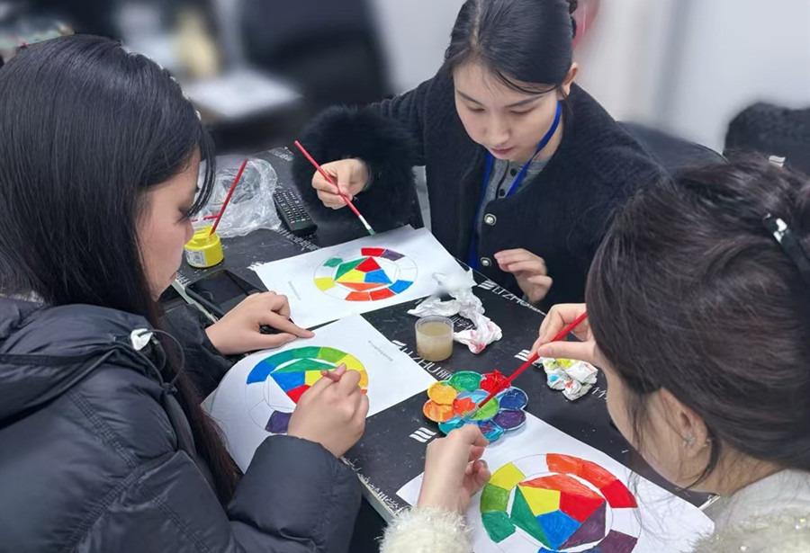 十二色相環(huán)有哪些顏色？廣西化妝基礎(chǔ)教學(xué)