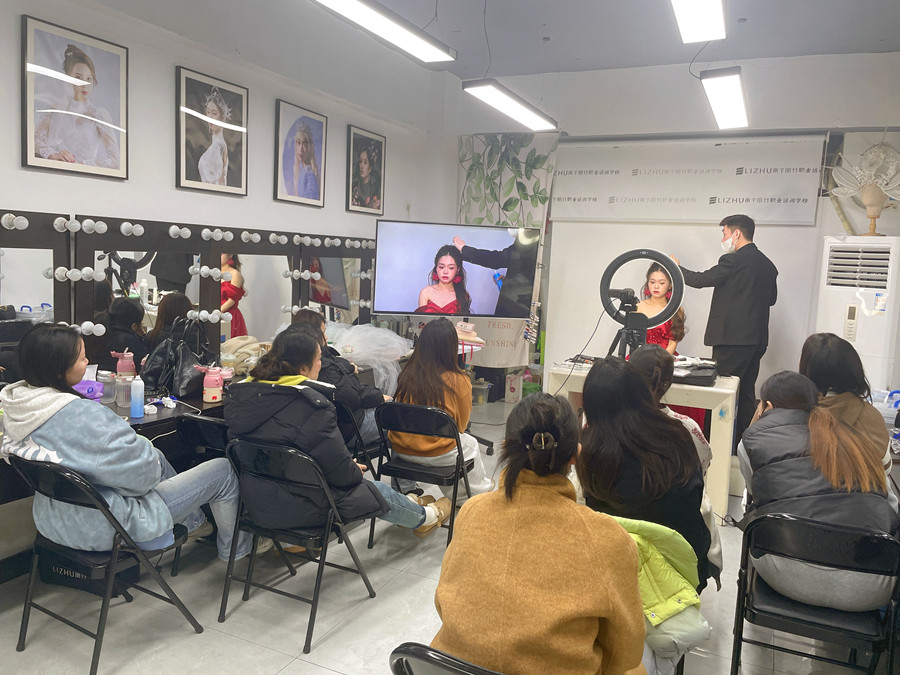 千金禮服造型教程解析，南寧新娘跟妝培訓(xùn)