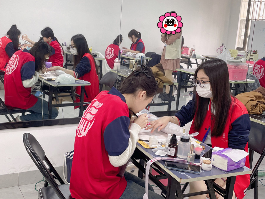 紙托光療延長(zhǎng)技巧，廣西美甲專業(yè)教學(xué)