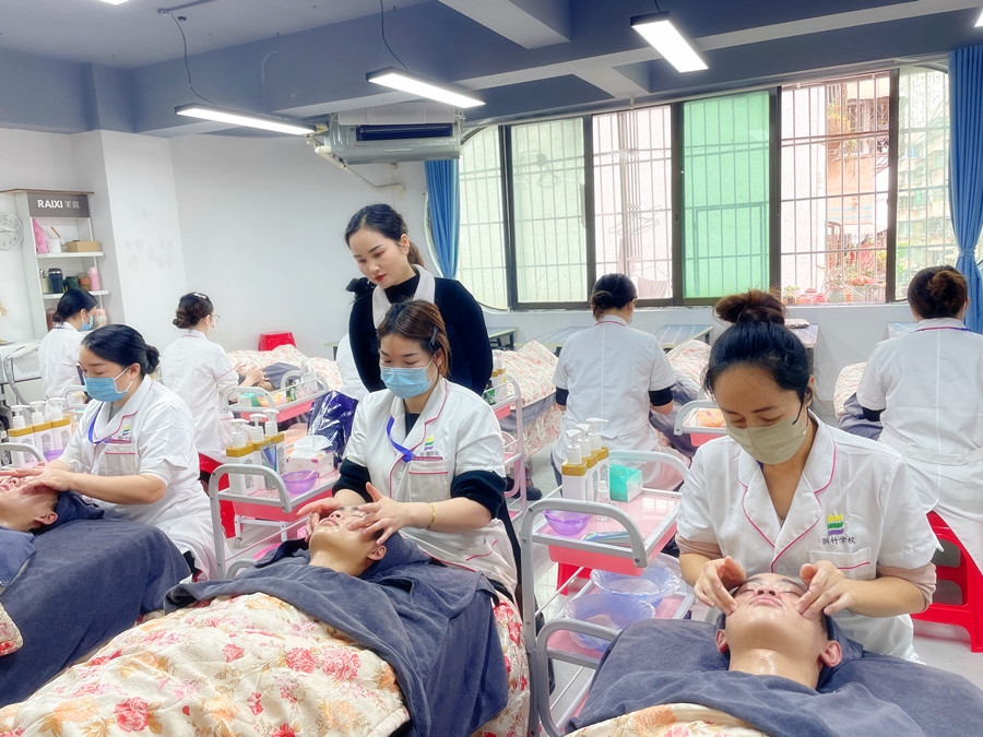 面部按摩手部操作技巧，廣西美容一對(duì)一教學(xué)