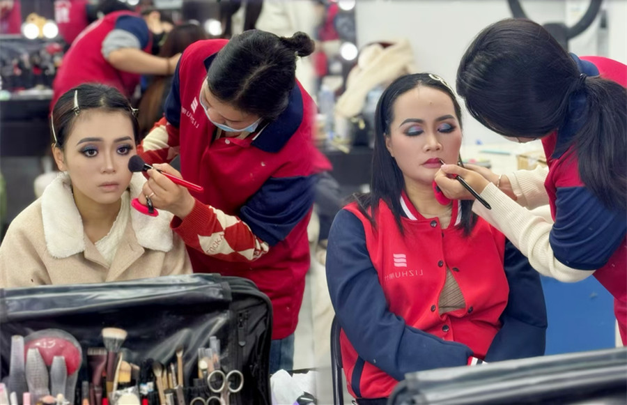 南寧舞臺(tái)妝進(jìn)修：印度妝特點(diǎn)介紹