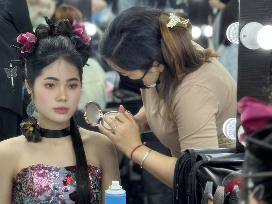 新中式妝容造型，從零學(xué)彩妝造型