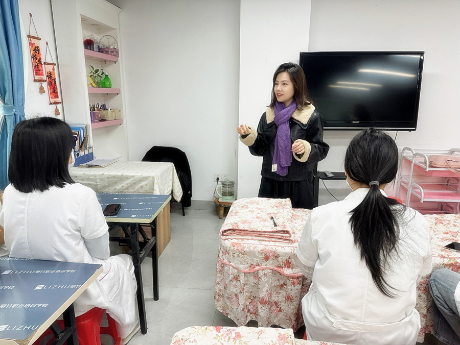 南寧美容師招聘，廣西南寧專(zhuān)業(yè)美容學(xué)校舉行就業(yè)宣講會(huì)