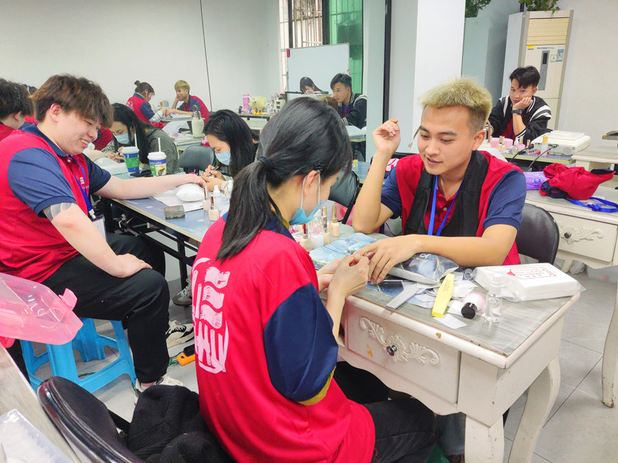 學(xué)美甲從零開始：男士美甲如何選擇？